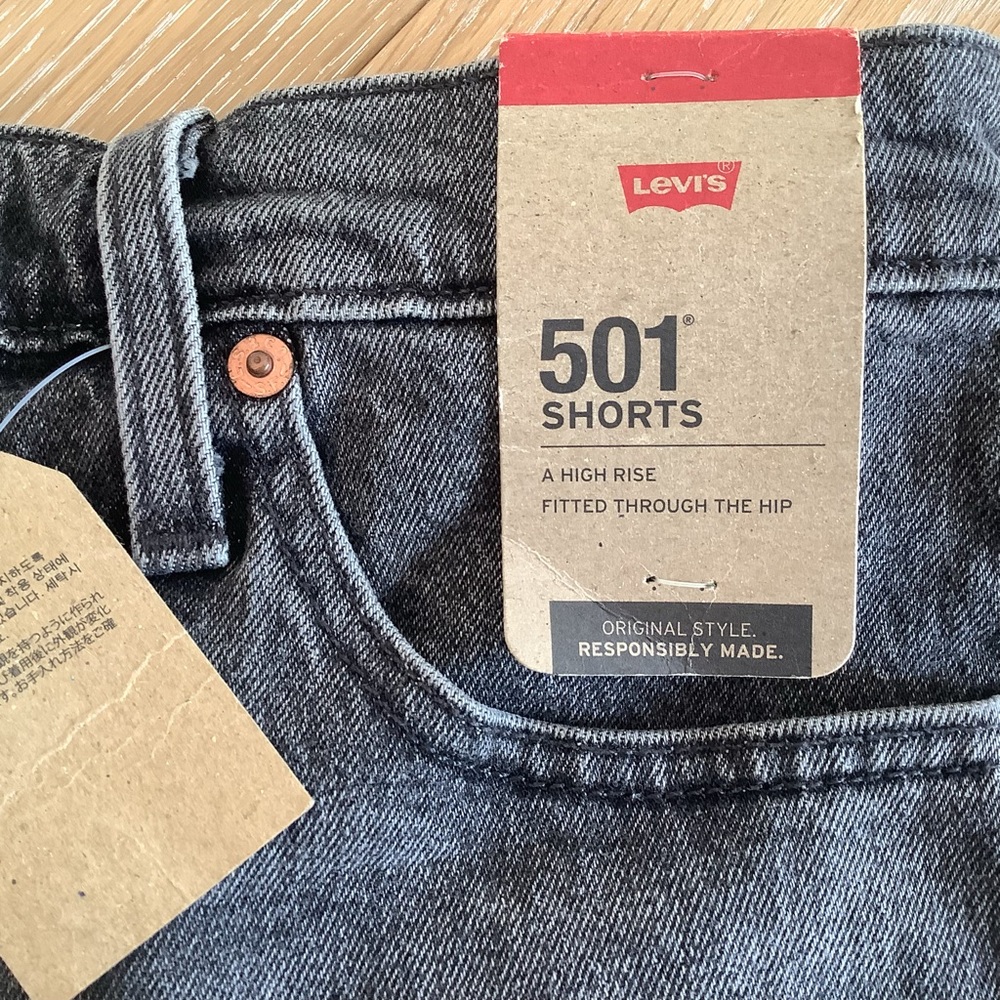 NWT Levi’s 501 High Rise Shorts 28 - Picture 5 of 9